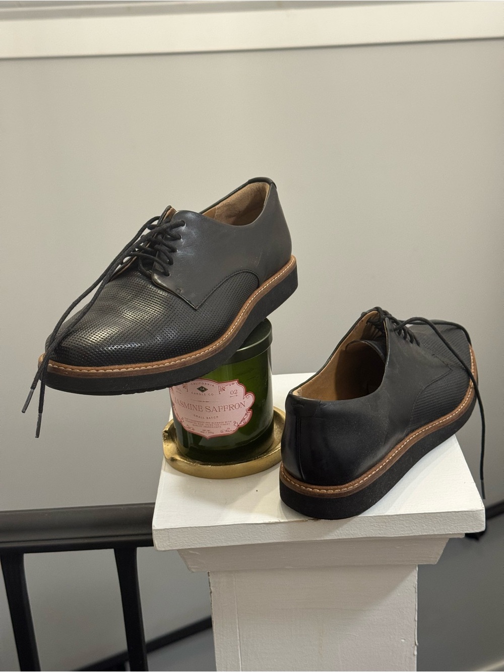 Clarks Artisan Leather Perforated Oxfords with Brown Welt - Picture 2 of 6